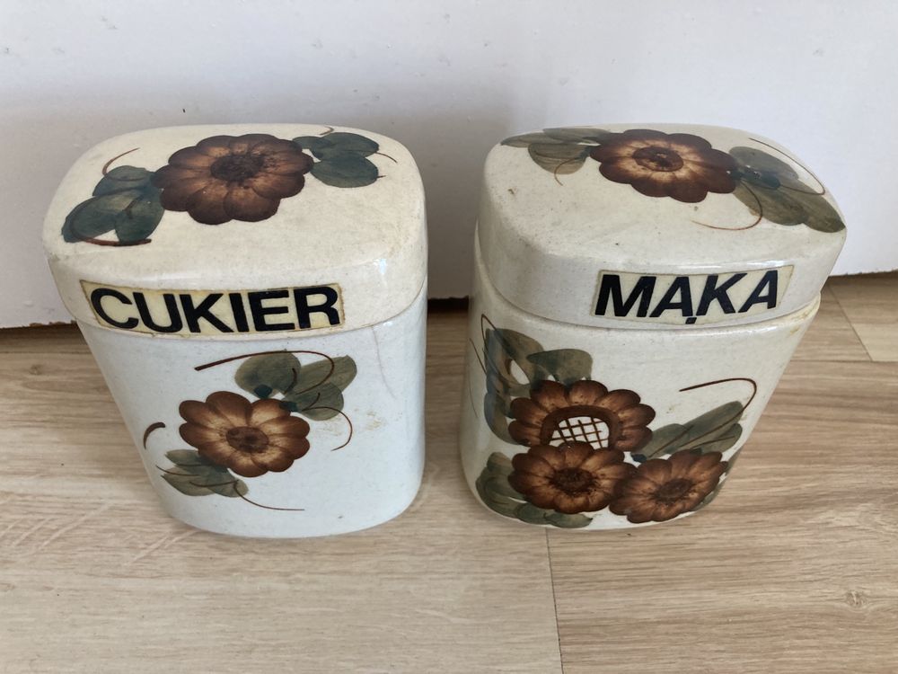 Porcelanowe pojemniki na cukier i mąkę z fabryki Włocławek.