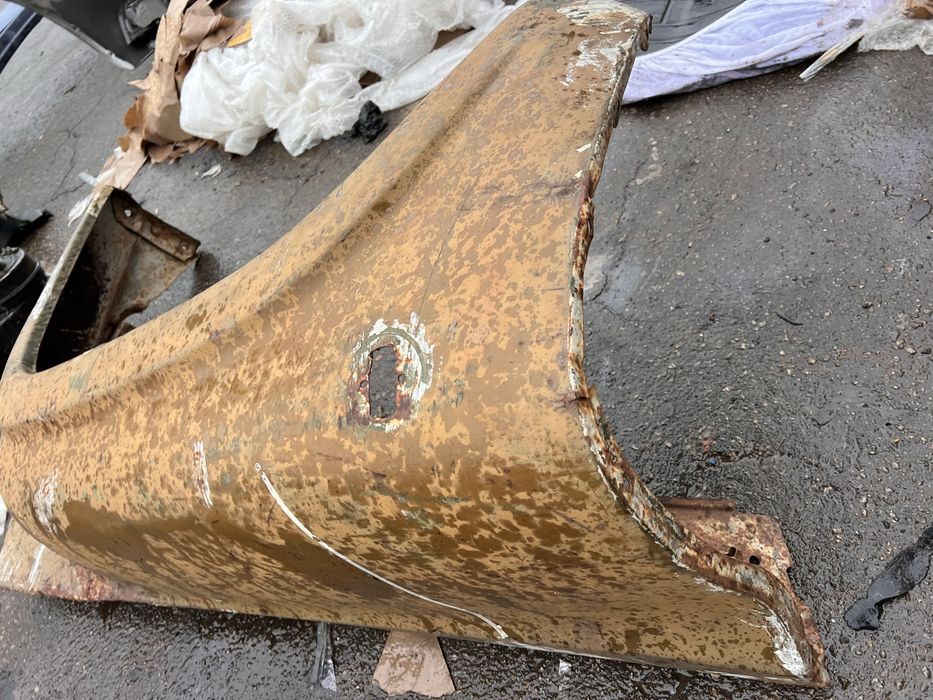 Крыло зил 130 левое водительское в наличии.