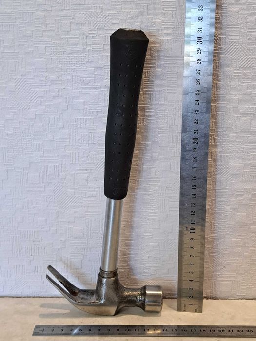 Молоток - гвоздодер времен СССР.