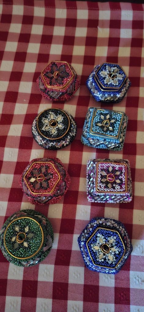 Conjunto de caixinhas coloridas