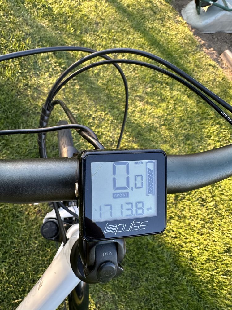 Rower elektryczny Raleigh Dover 7, silnik Impulse 2.0, moc 250 W