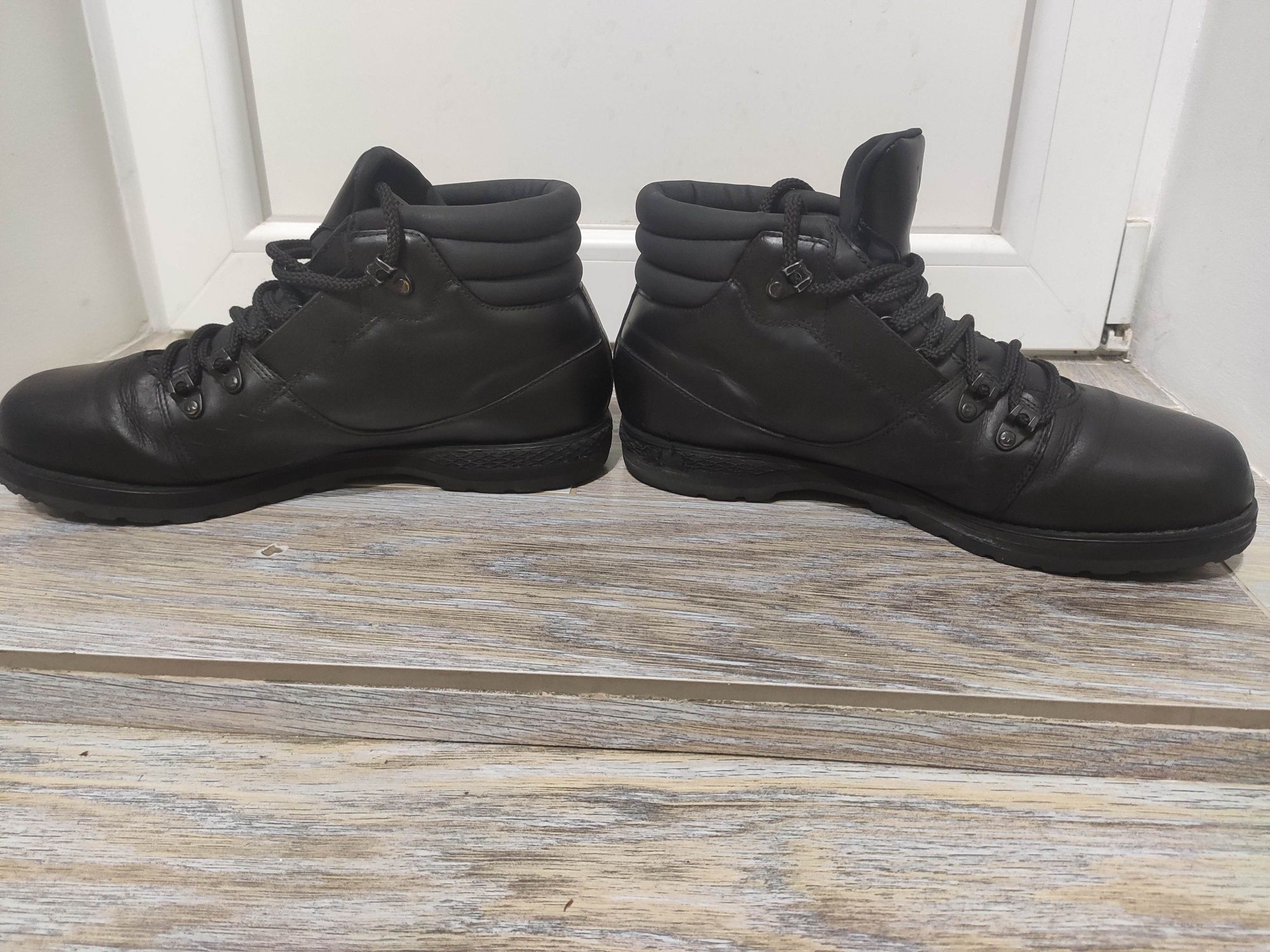 Продам оригінальні чоловічі ботинки Adidas