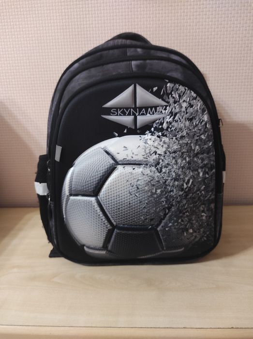 Ортопедичний шкільний рюкзак 3д футбольний м'яч