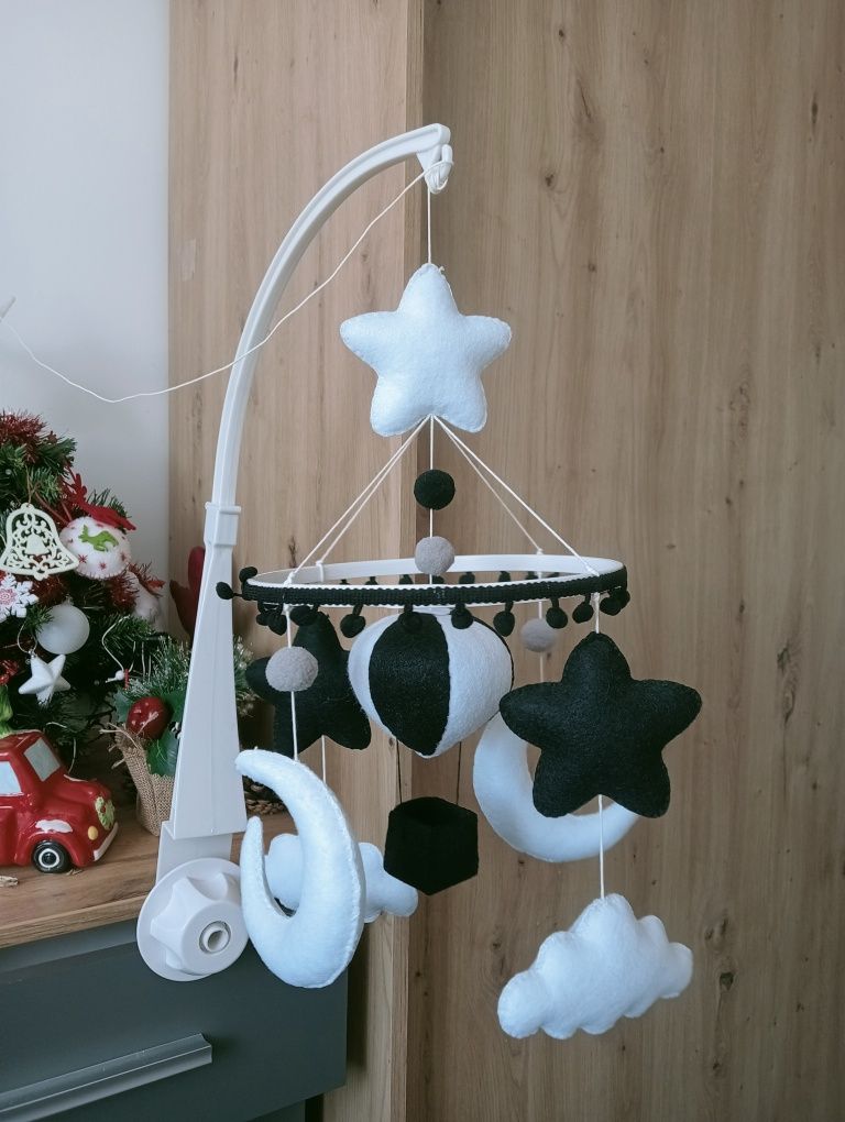 Kontrastowa karuzela z filcu balonik Handmade  DOSTĘPNA