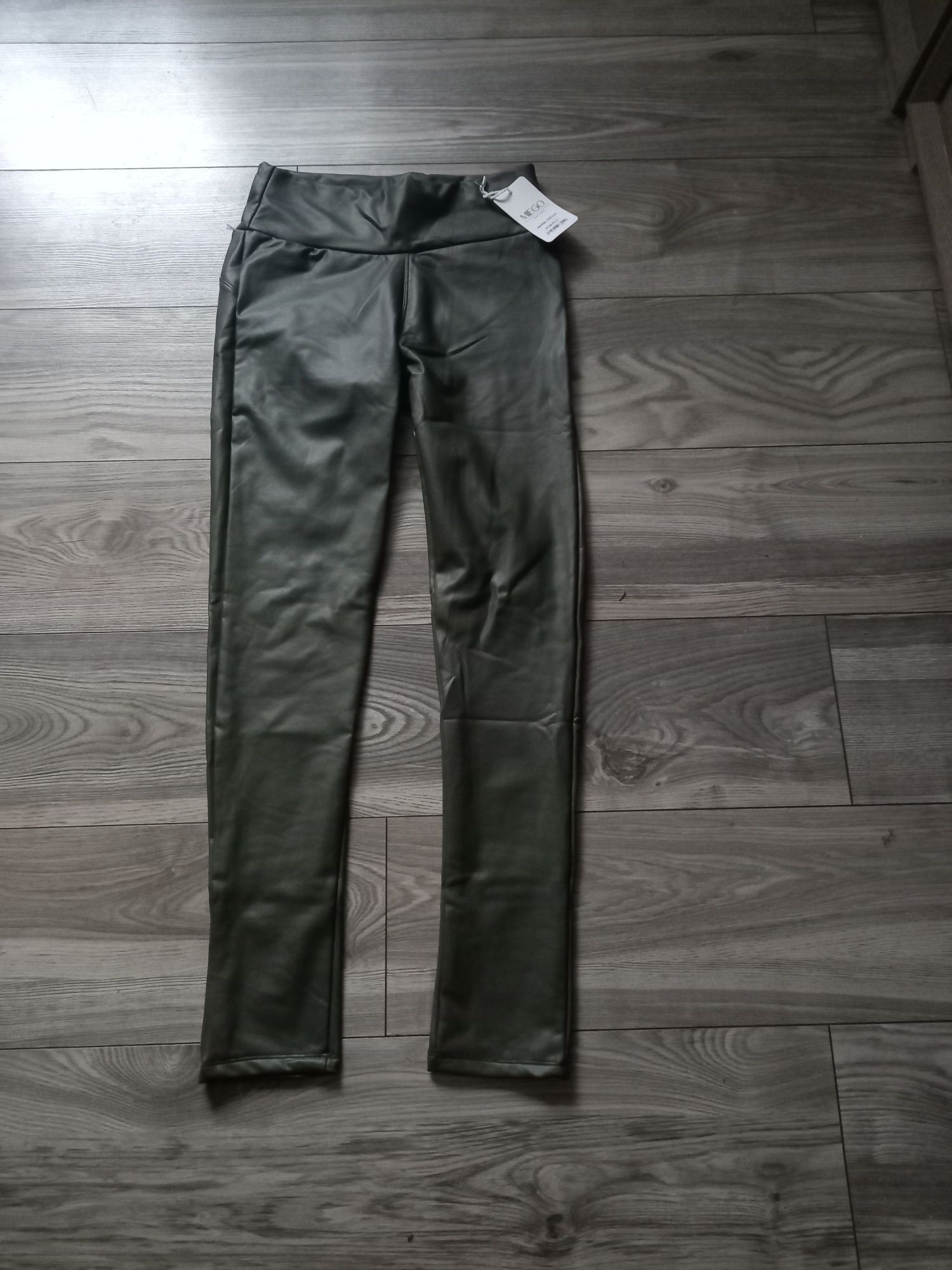 Zieleń khaki eko skóra ocieplane 40/42 L XL nowe z metką elastyczne.