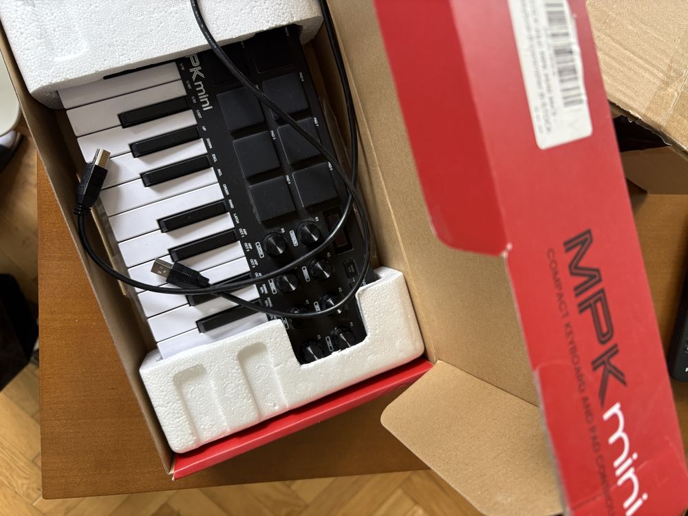 Akai MPK mini midi controller