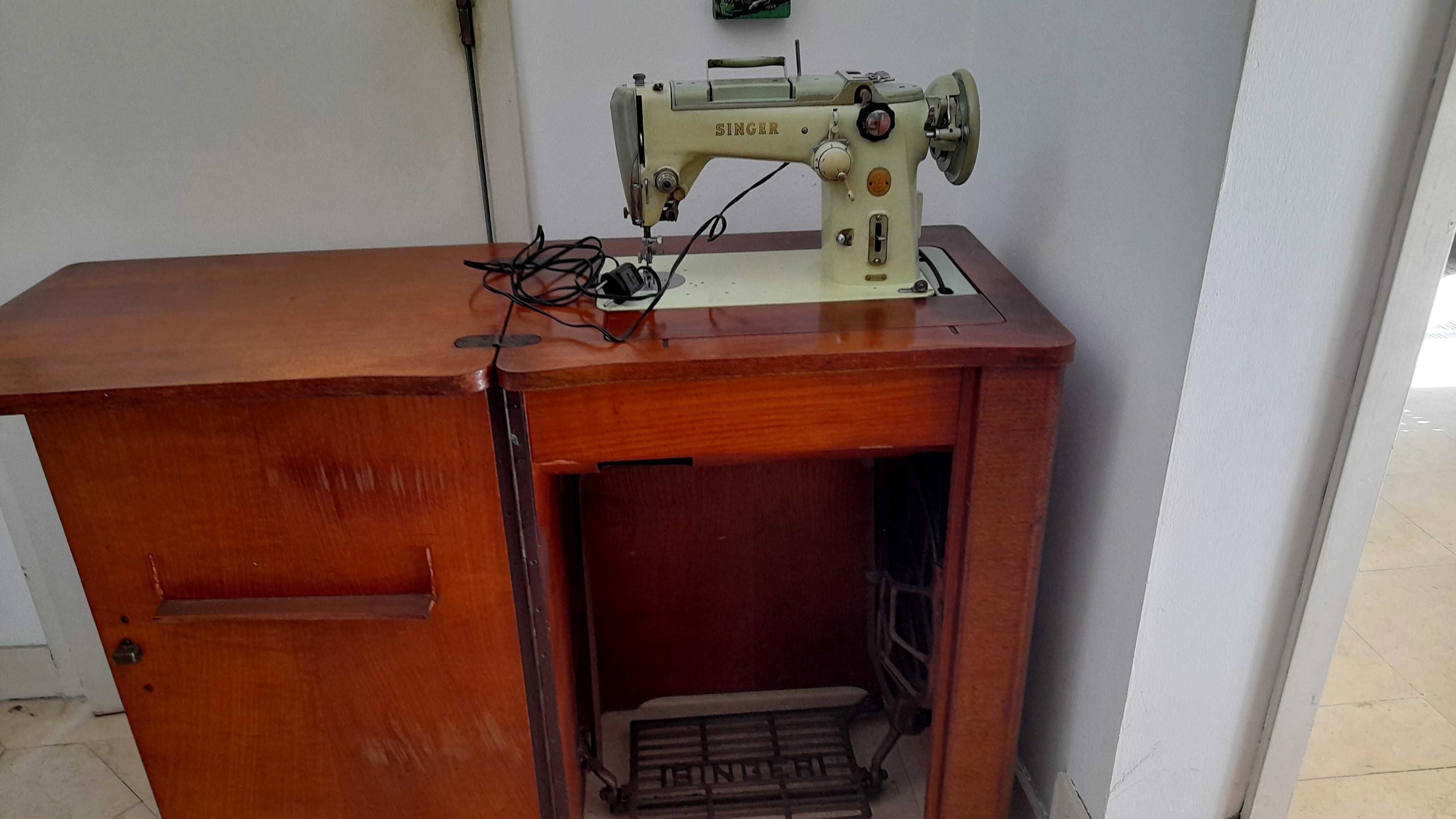 Máquina de costura Singer antiga