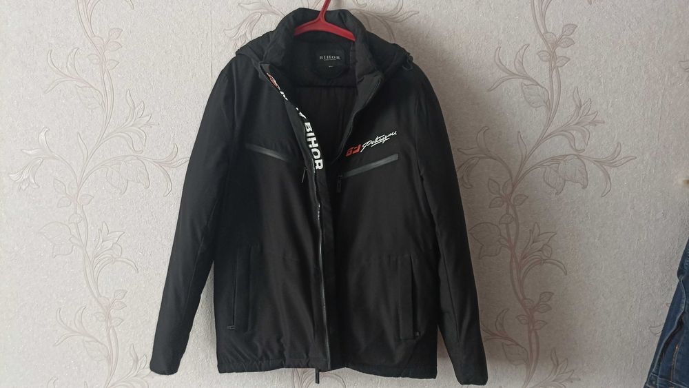 продам новую зимнюю куртку