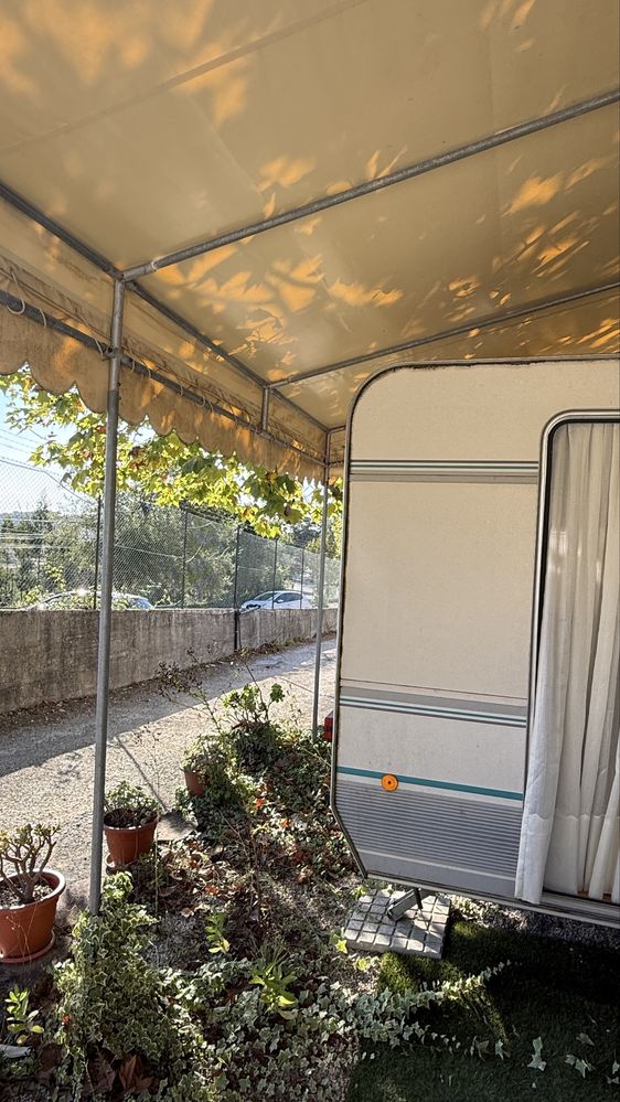 Tenda 5,50 X 5,50 com estrutura em aço. Lona super resistente
