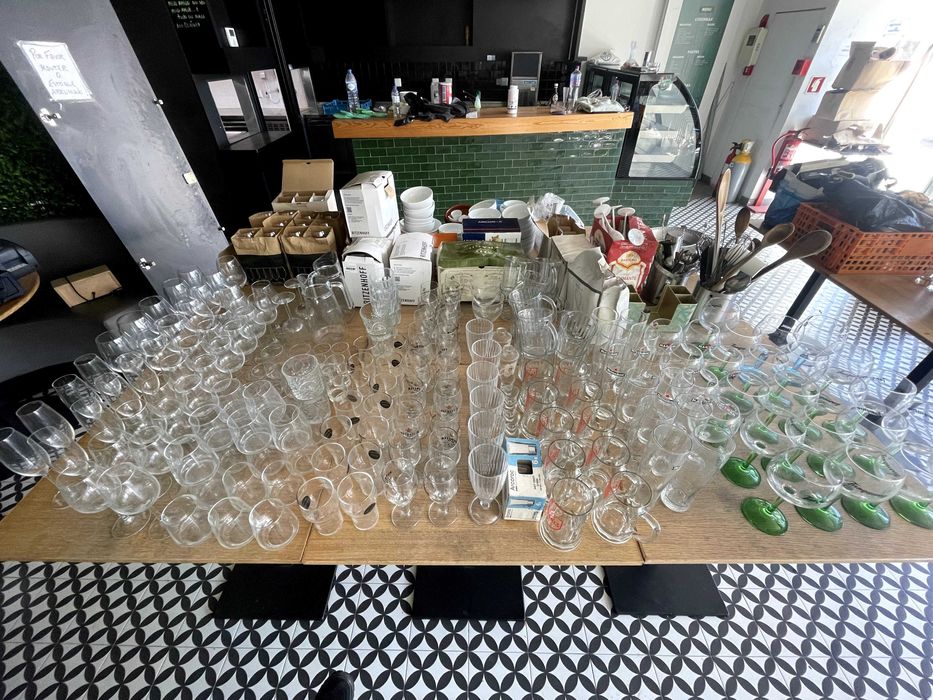 TUDO DEVE IR!! Equipamento e mobiliário completos para restaurante