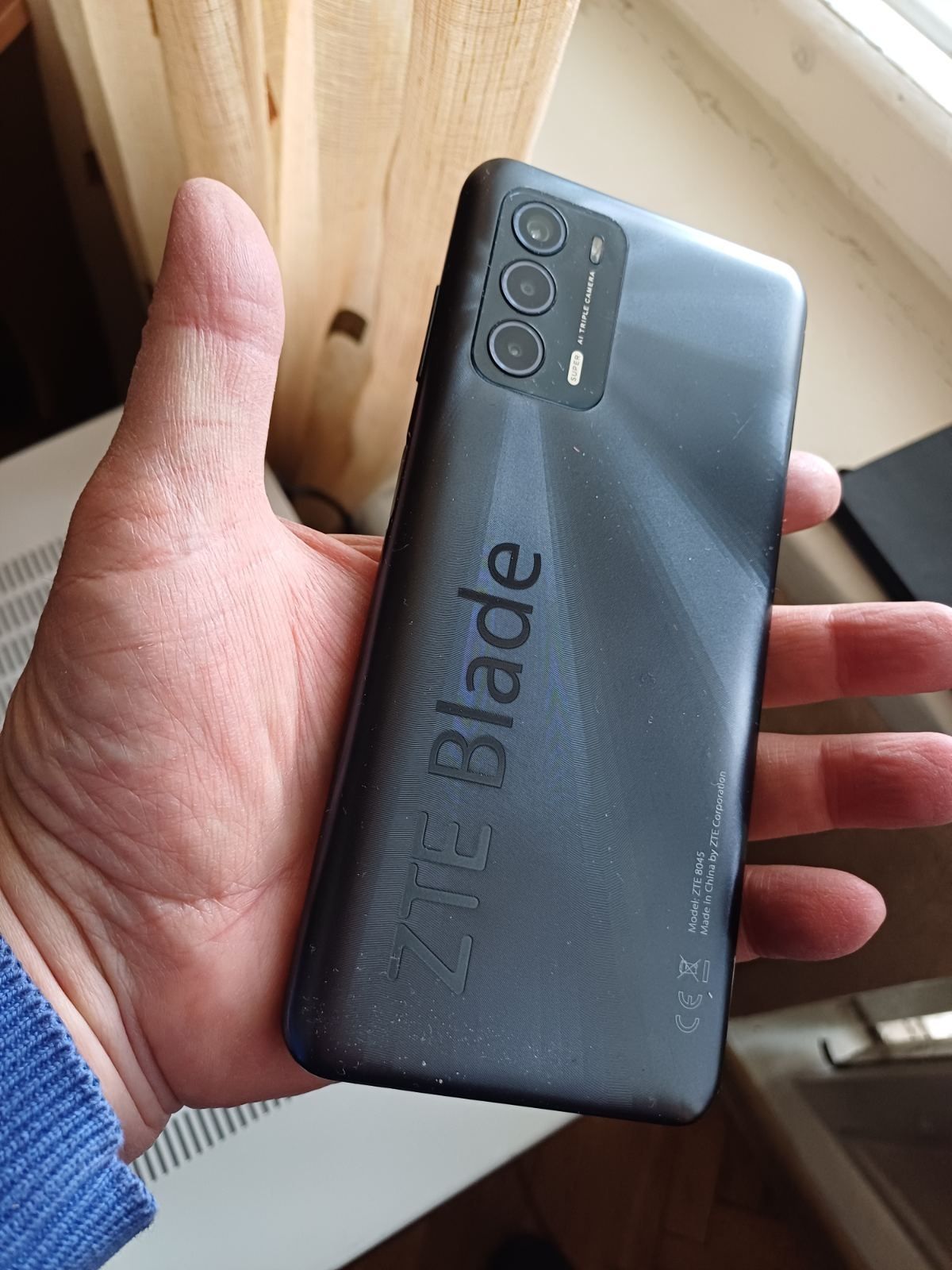 Смартфон ZTE V40 Vita 4/128 віком 1.5 року