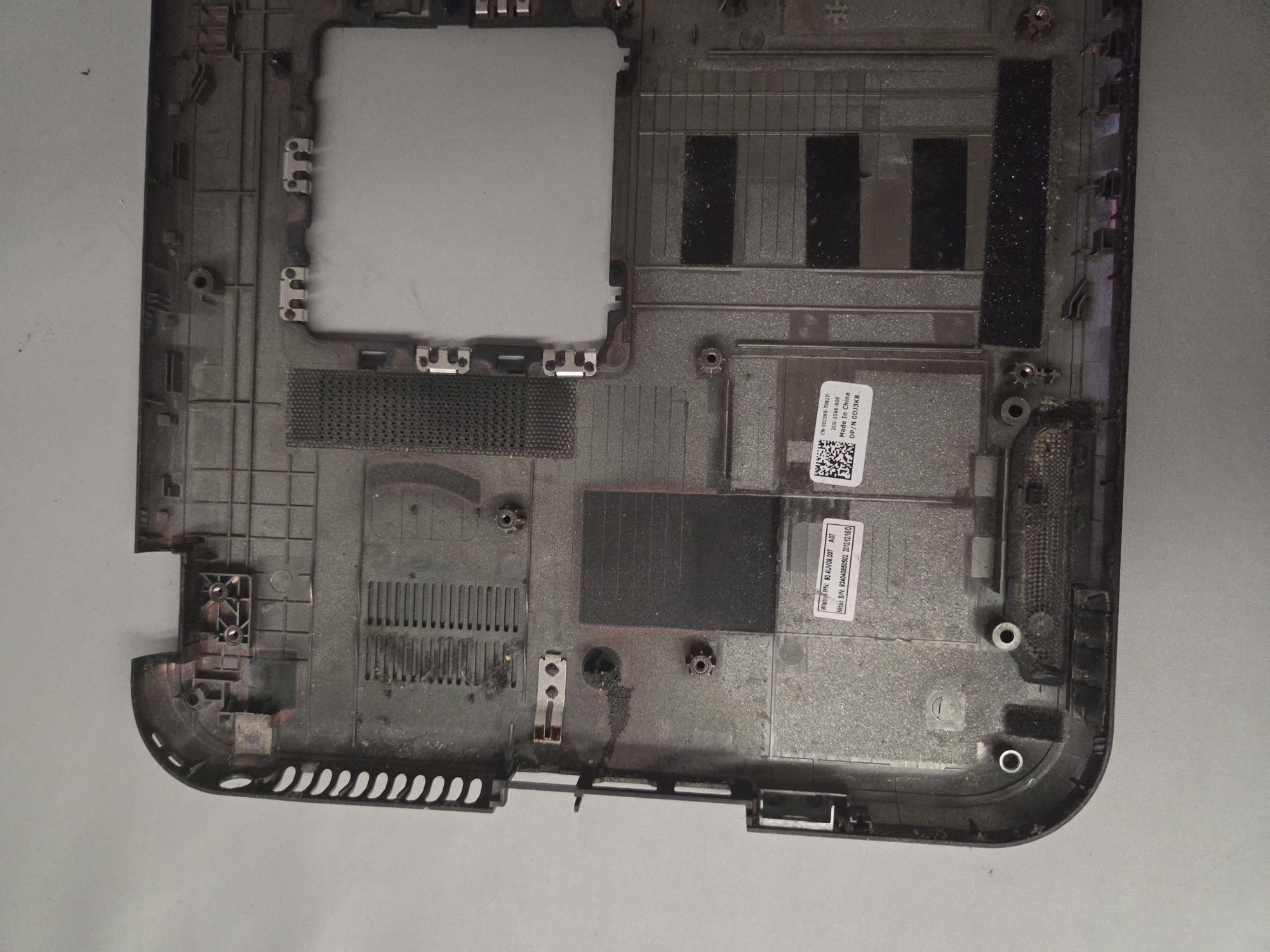 Sprzedam dolną obudowę do laptopa DELL INSPIRON 14z 5423
