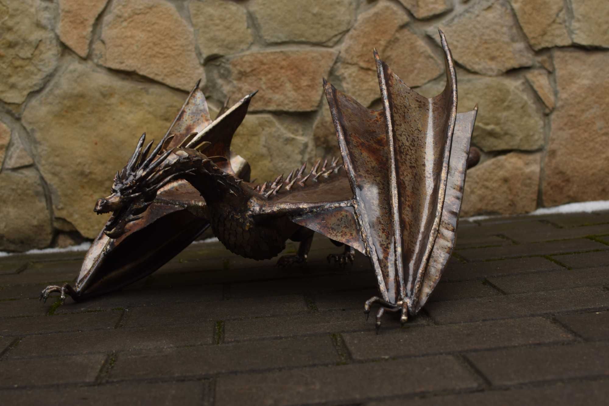 скульптура дракона смауга ручной работы из нержавеющей стали