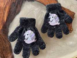 Czarne błyszczące rękawiczki z jednorożcem dla dziewczynki 3-5 lat