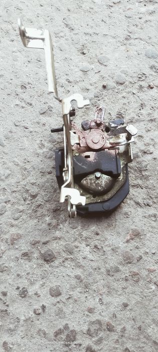 Замок задней двери