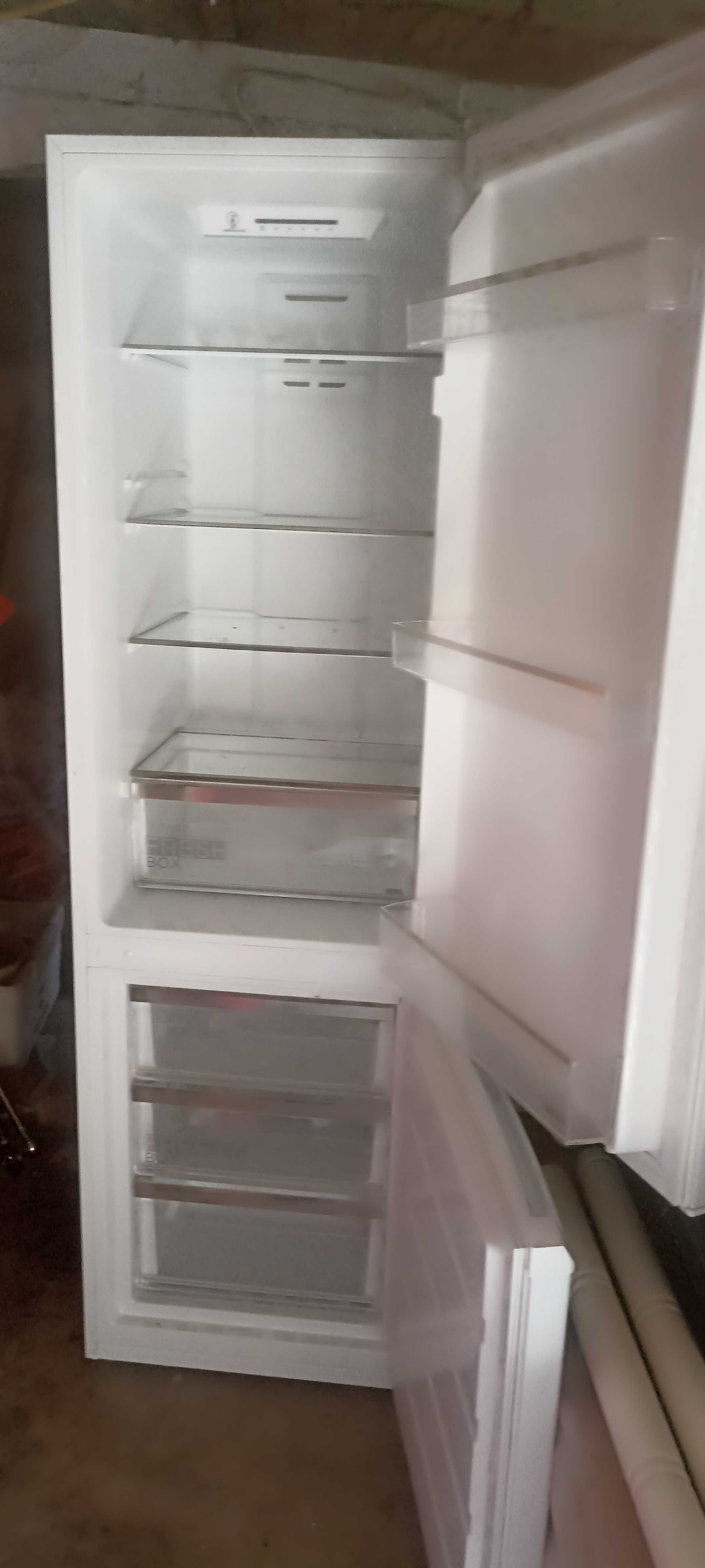 Frigorífico novo