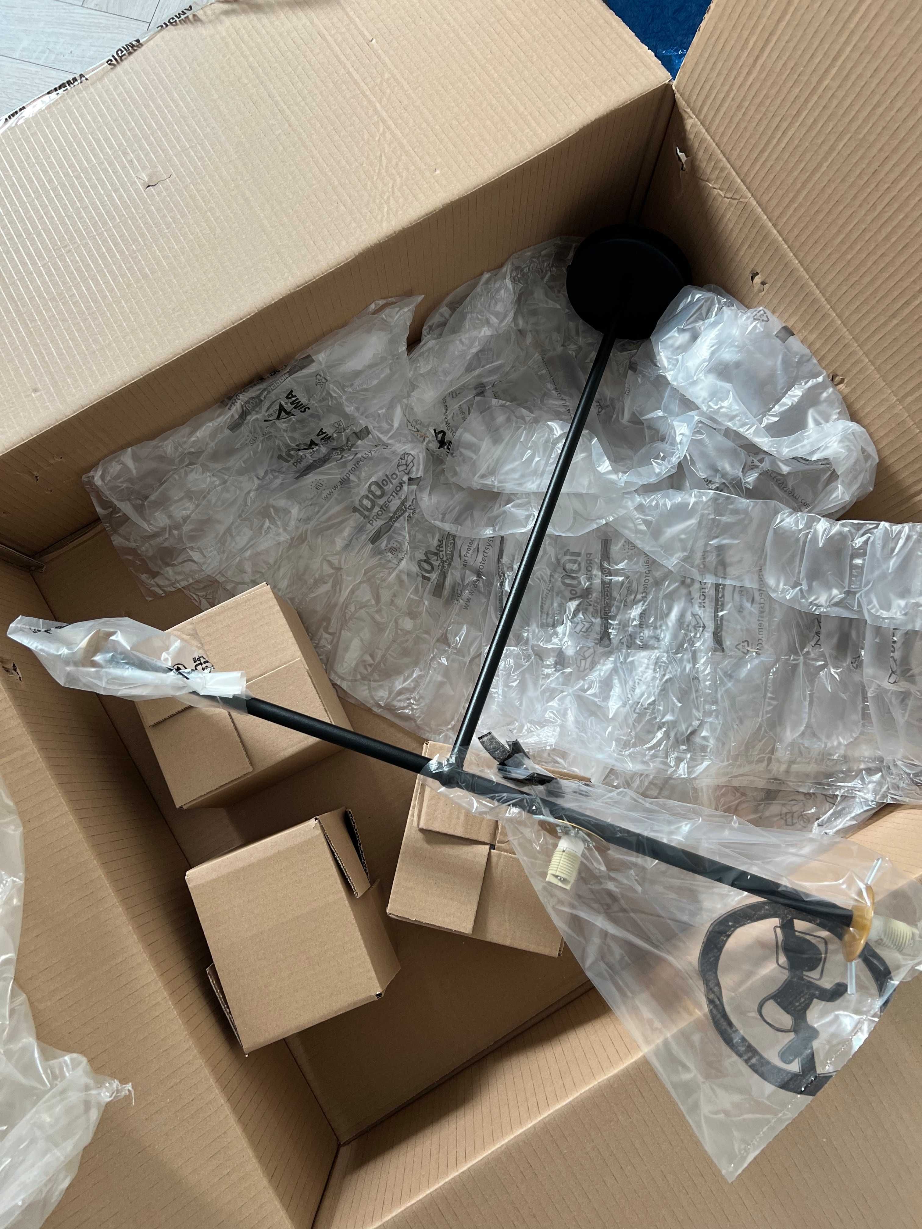 Lampa sufitowa czarna białe kule nowoczesna do łazienki kuchni sypialn