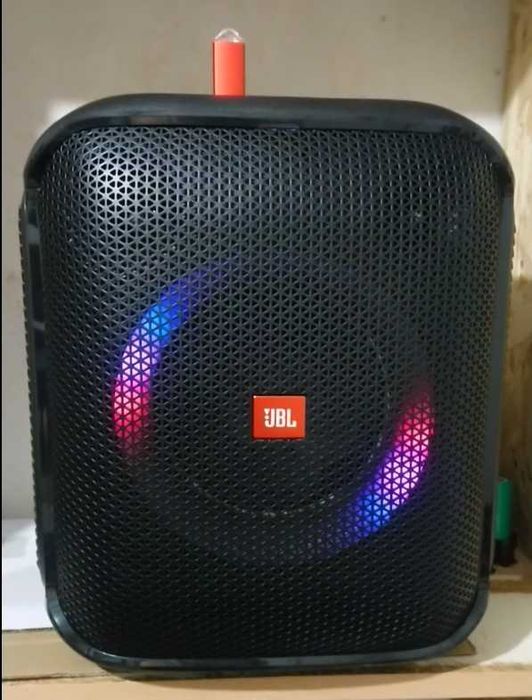 Портативна колонка JBL
