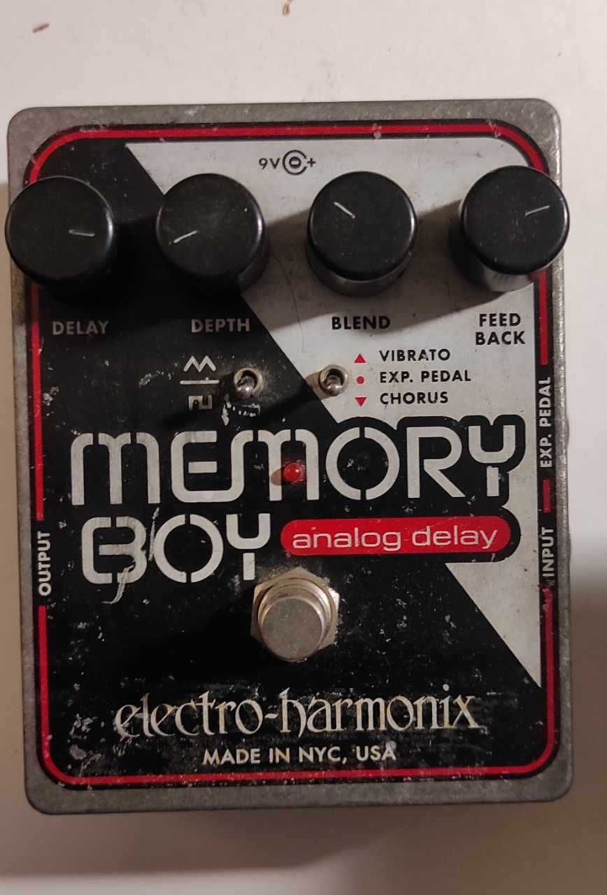 Electro Harmonix Memory Boy (delay, chorus, vibrato)