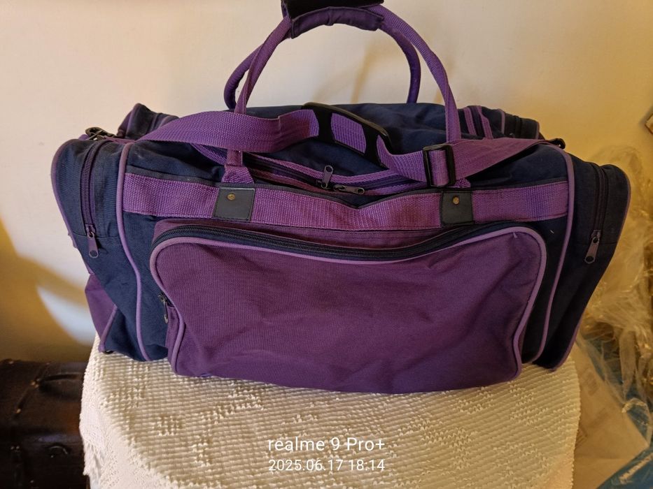 Sprzedam bardzo ladną torbę podróżna kupioną w Kanadzie