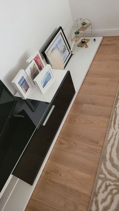 Movel tv sala - branco e preto