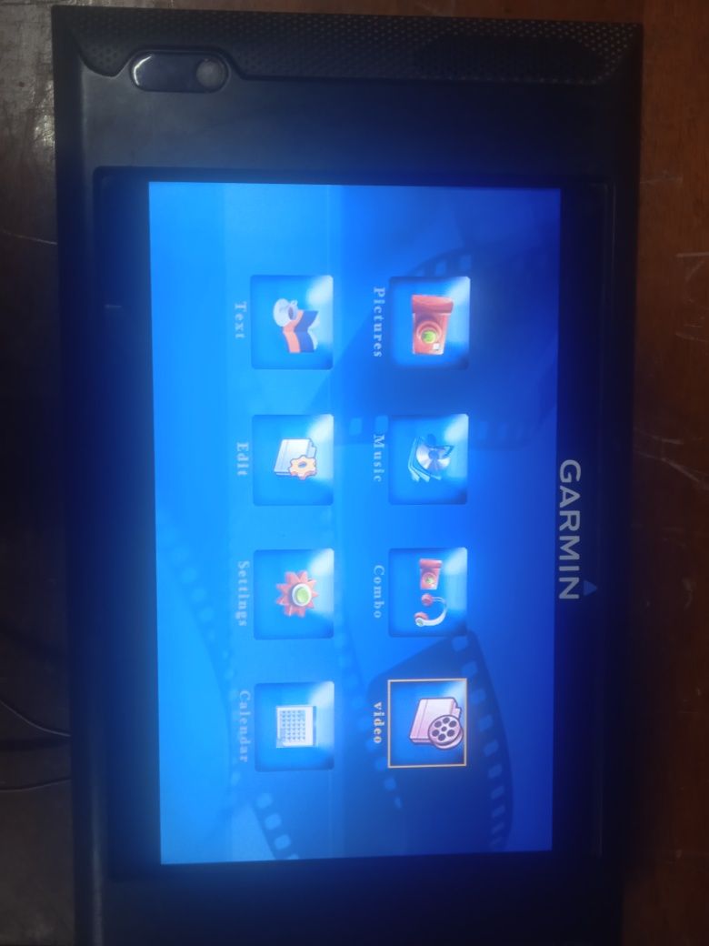 Навигатор и мультимедийный проигрыватель garmin