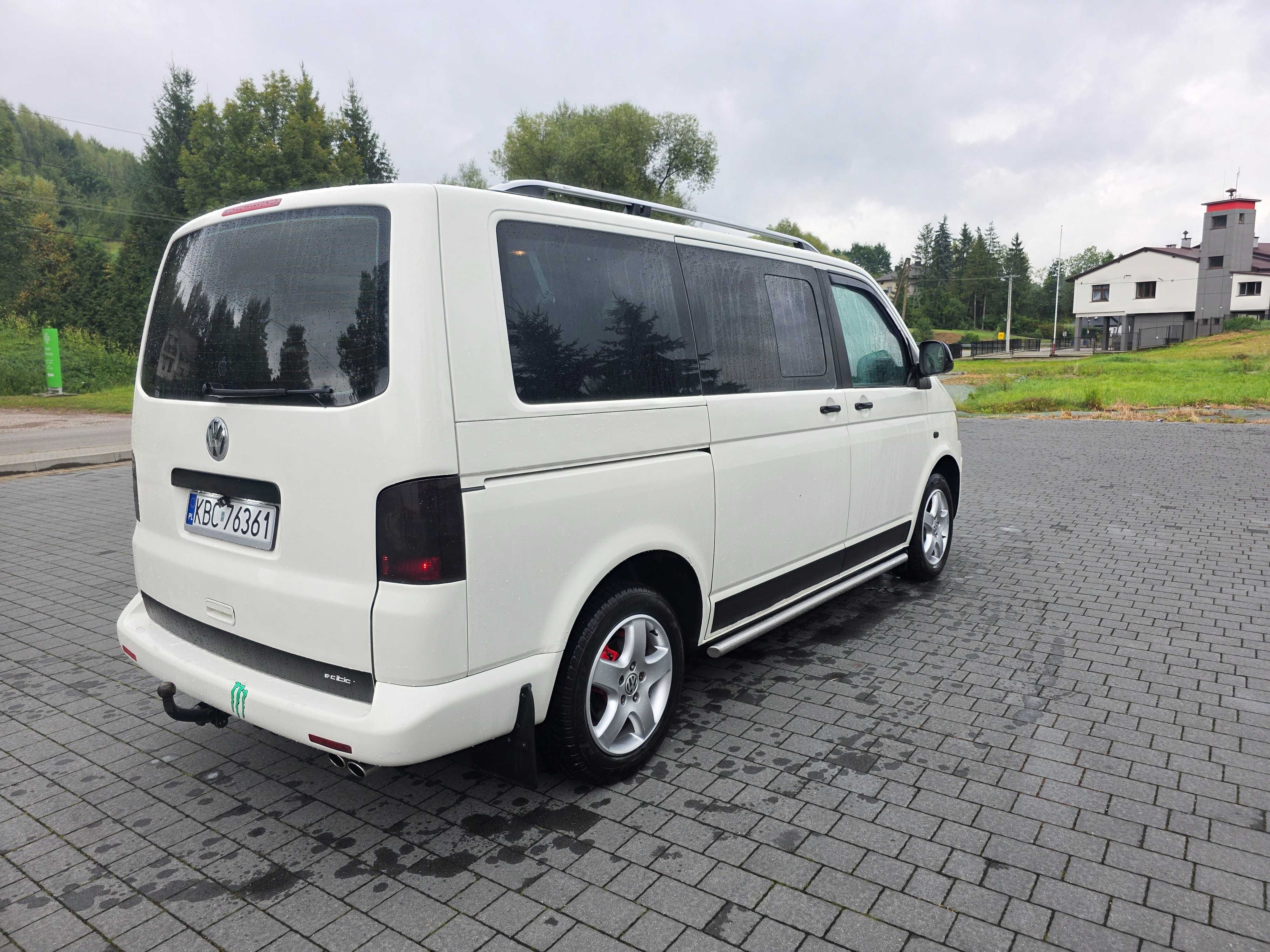 Vw T5 Transporter  2,5TDI 130Km 2006r. 8 osób , hak, klima uszkodzony