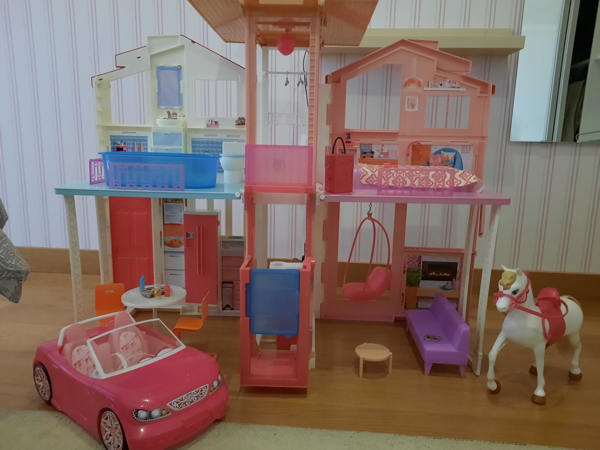 Casa da barbie + cavalo + carro