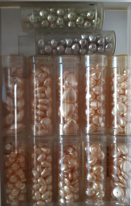 Missangas de qualidade Gutermann, glass beads, 1€ cada tubo.