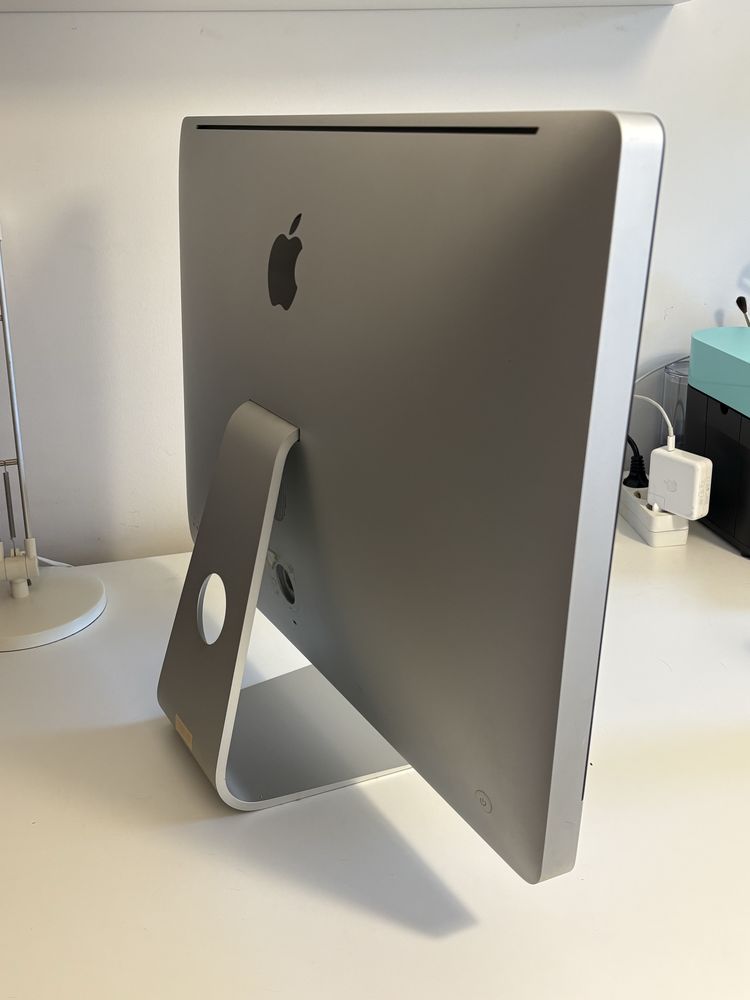 iMac 27” (meados de 2011) – 16GB RAM – 256GB – Excelente estado