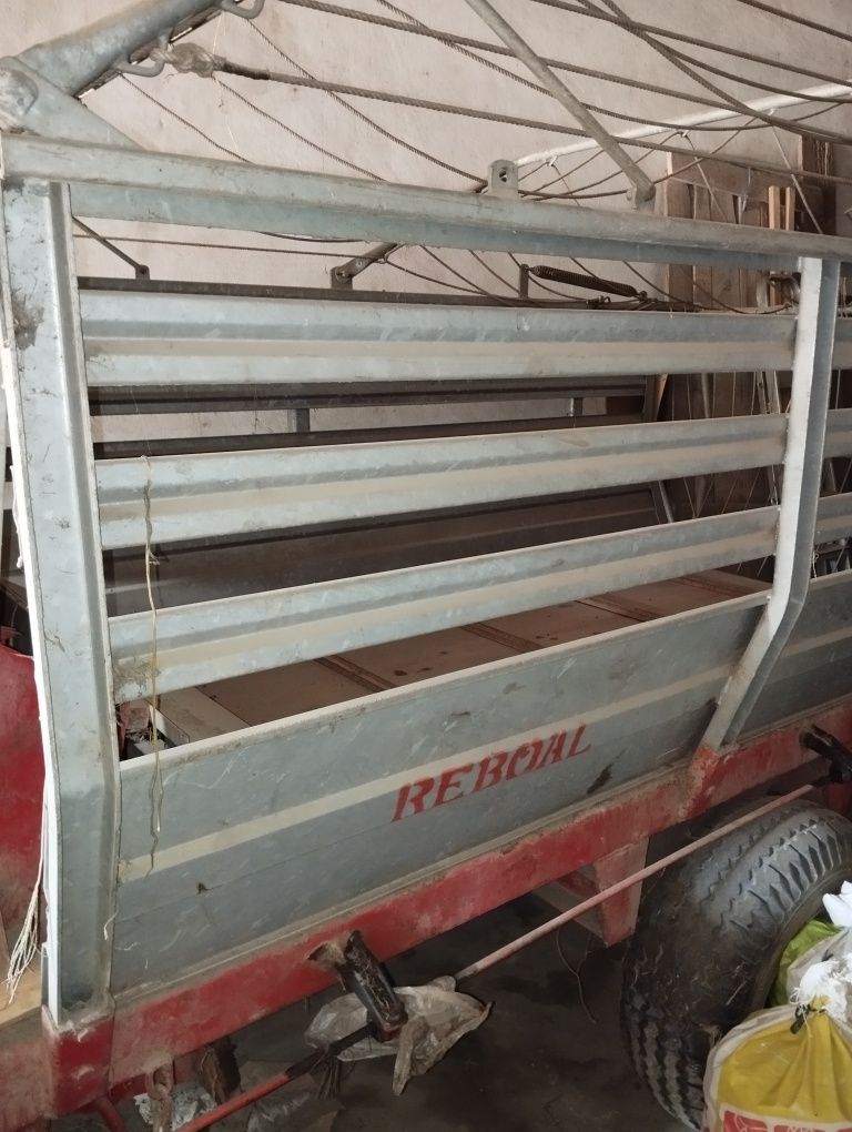 Reboque autocarregante
