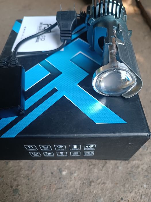Продам лёд лампы с линзой H4