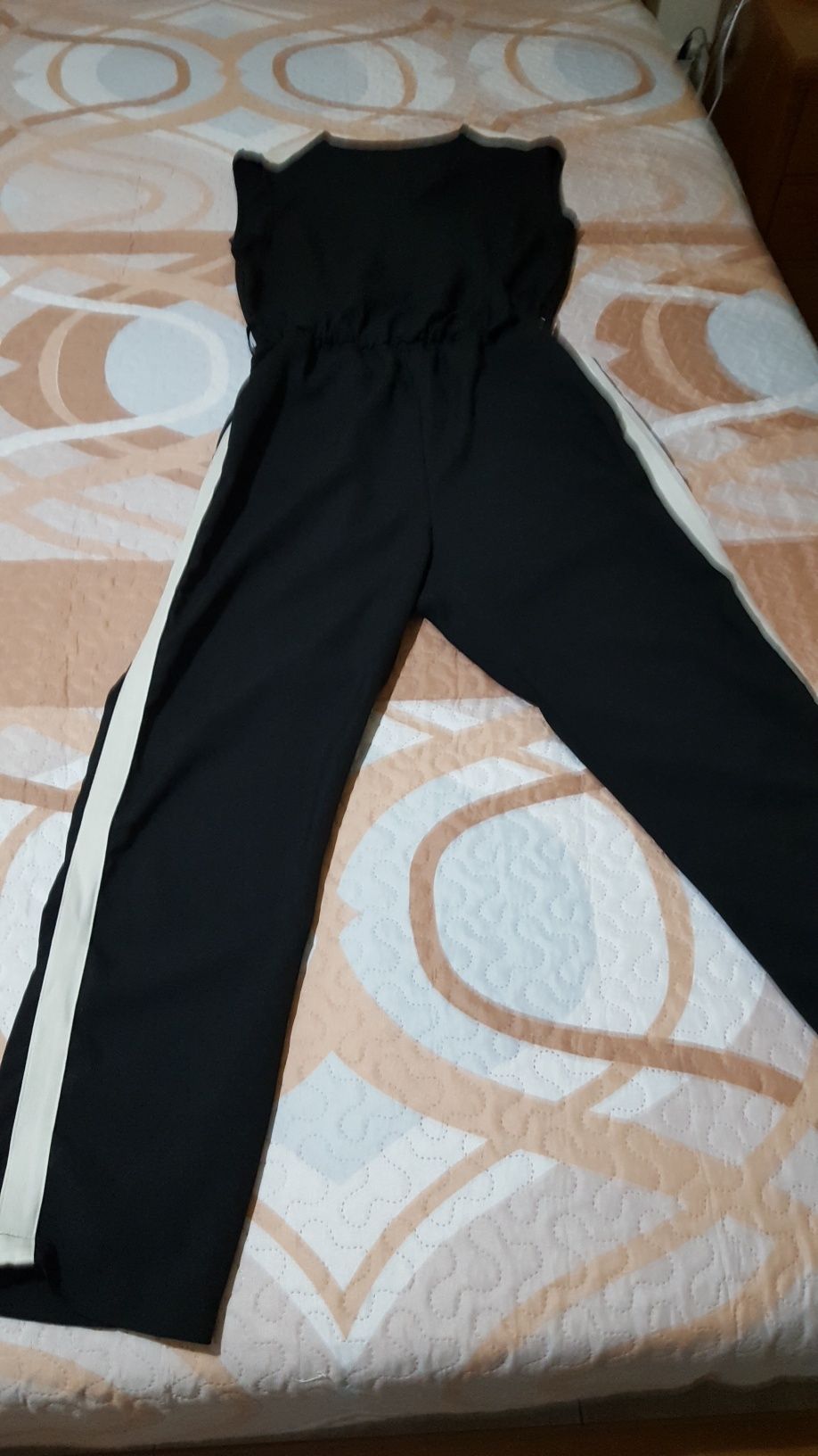 Macacão preto de calças tamanho S