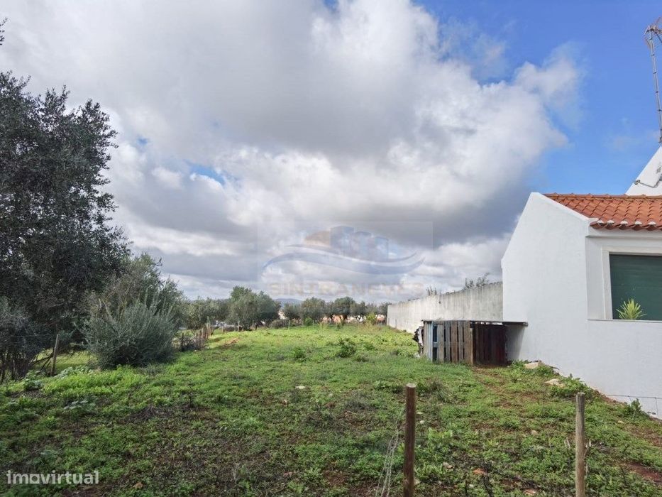 Terreno urbano para construção com 900m2 no Alandroal (Évora)