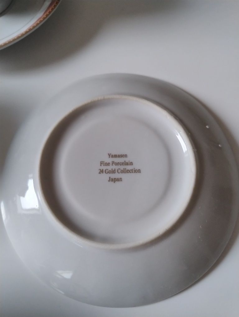 Zestaw eleganckiej porcelany kawowej