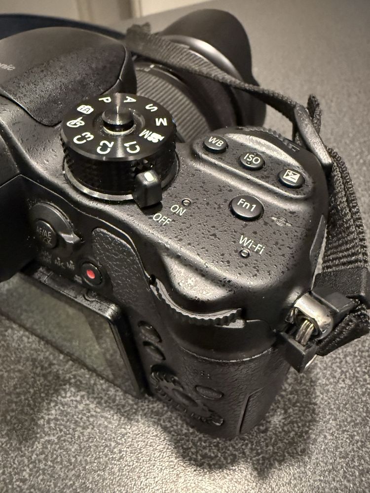 Aparat Panasonic Lumix GH4 wraz z obiektywem Lumix 12-35