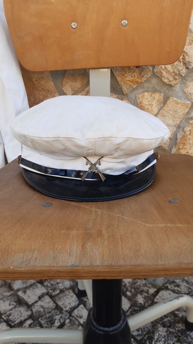 Antiga farda militar colonial