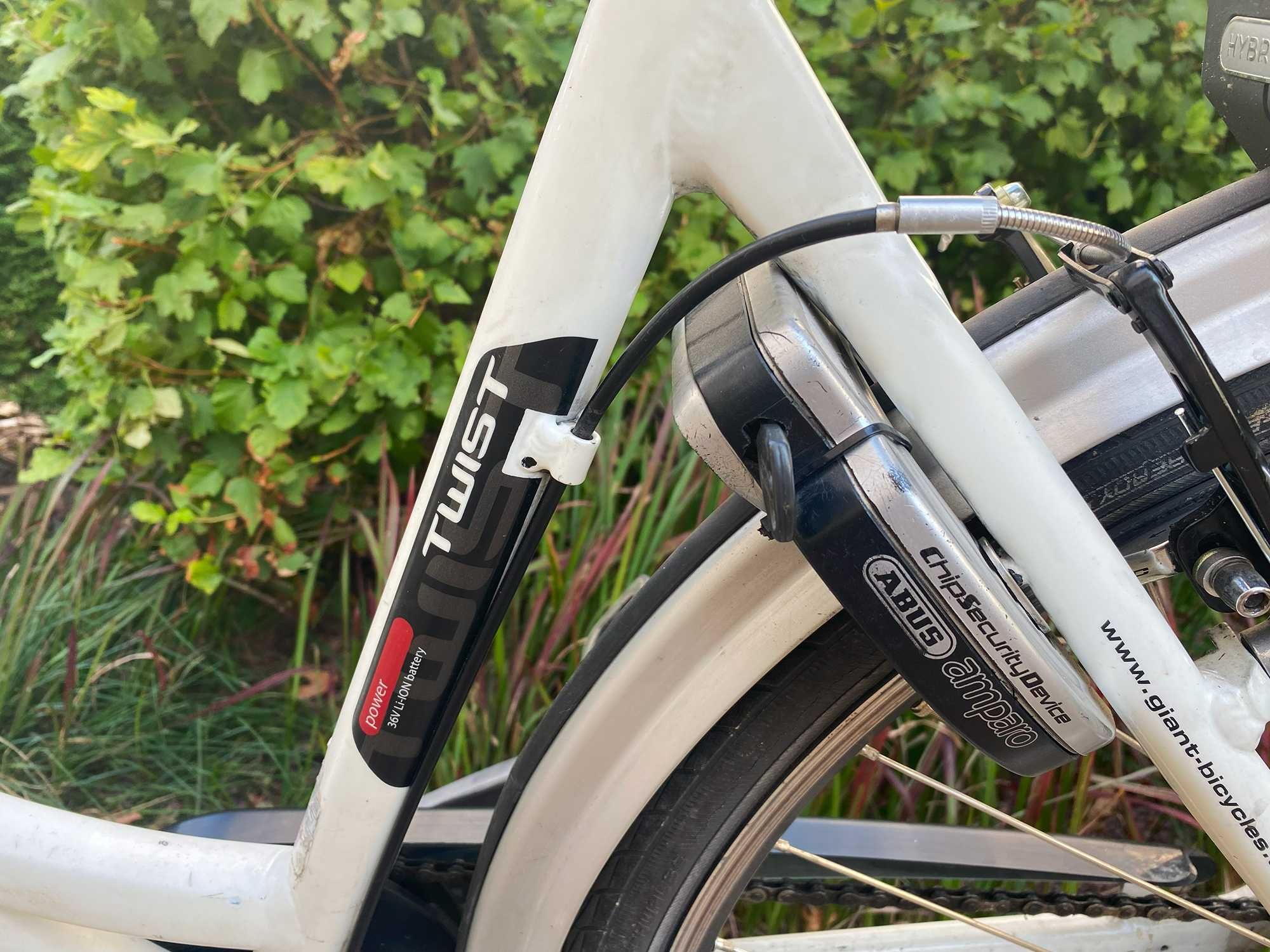 Електровелосипед Giant Twist Esprit Power (M, чорний/білий, б/у)