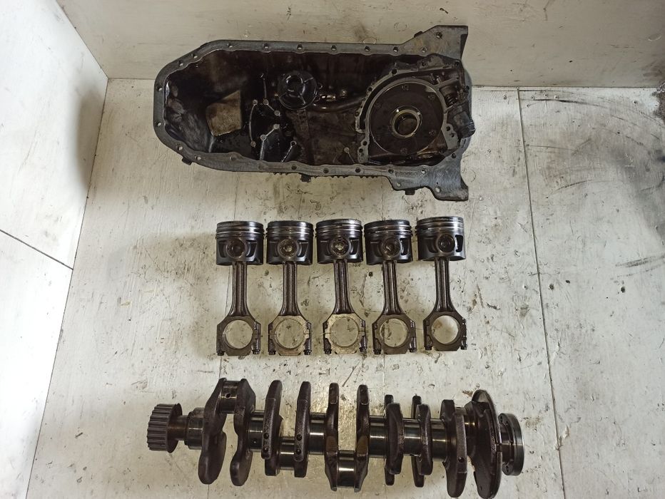 Комплект колінвал шатуни поршні піддон 2.5 tdi VW Audi Volvo S80 v70