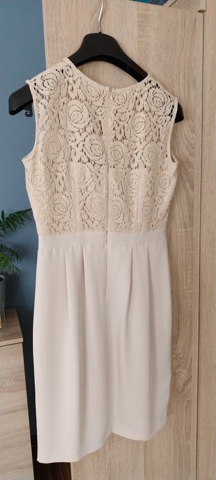 Elegancka sukienka z koronką