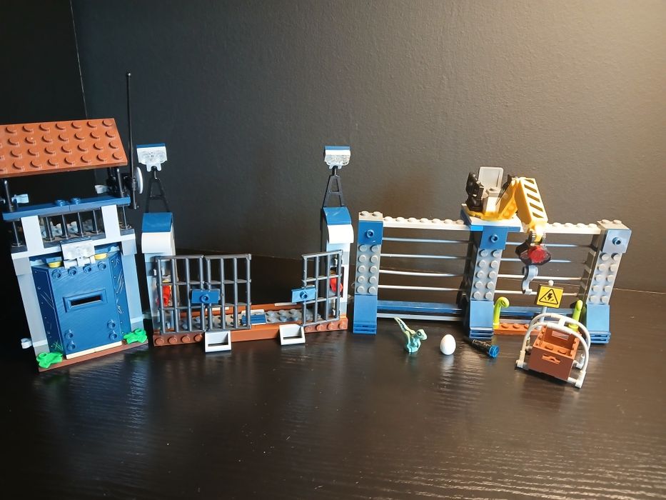 Lego 75931, Atak dilofozaura na postrunek, Jurrasic World, stan bdb