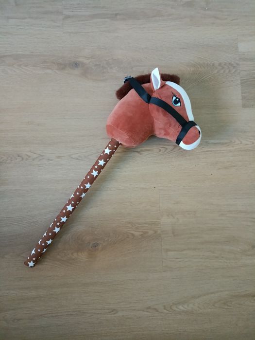 Koń na kiju, nowy