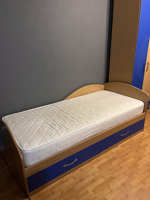 2 ліжка з матрацами
