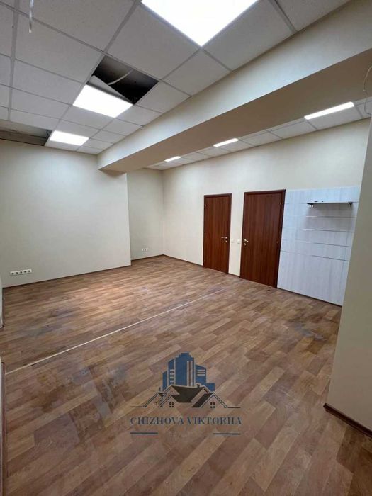 Продам офисное момещение. Отличная локация. Левый берег