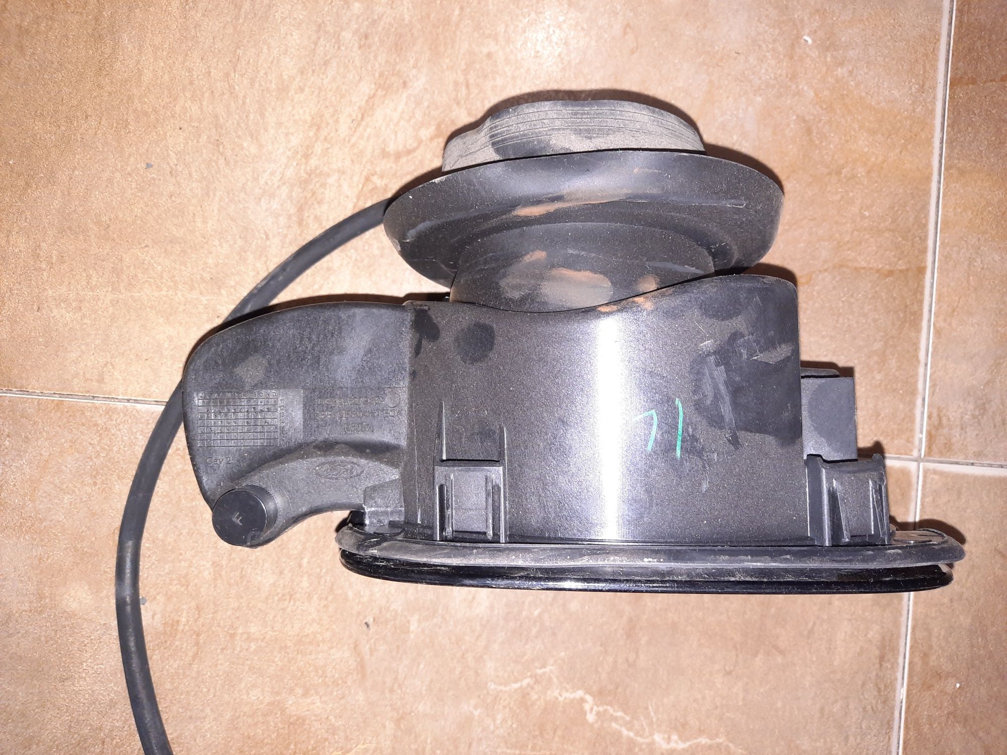 Лючок крышка горловина топливного бака FORD FUSION USA  DG93-F27936