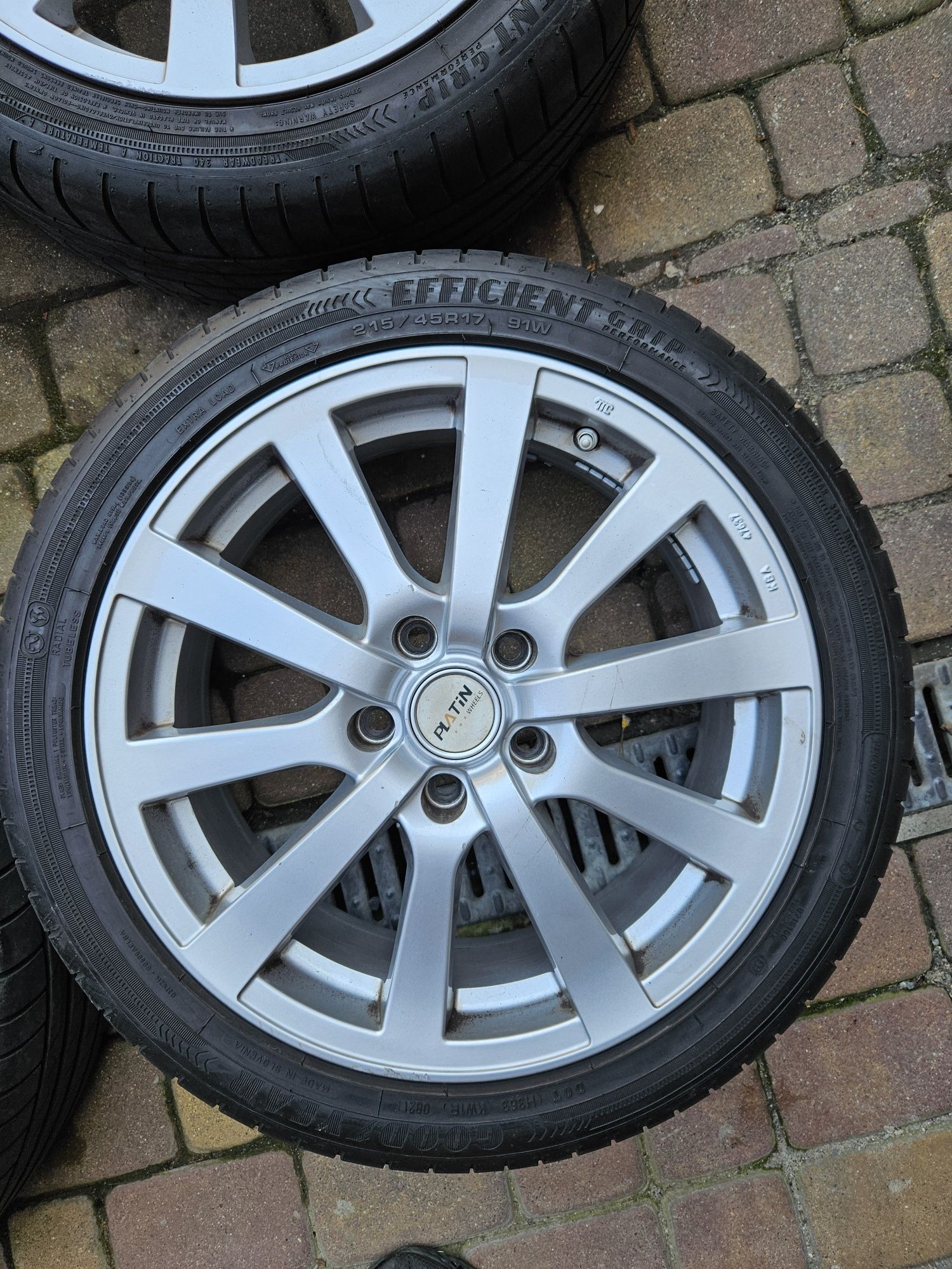 Felgi Koła 17" Vw Golf  Audi A3 5x112 ET38+215.45.17 Goodyear