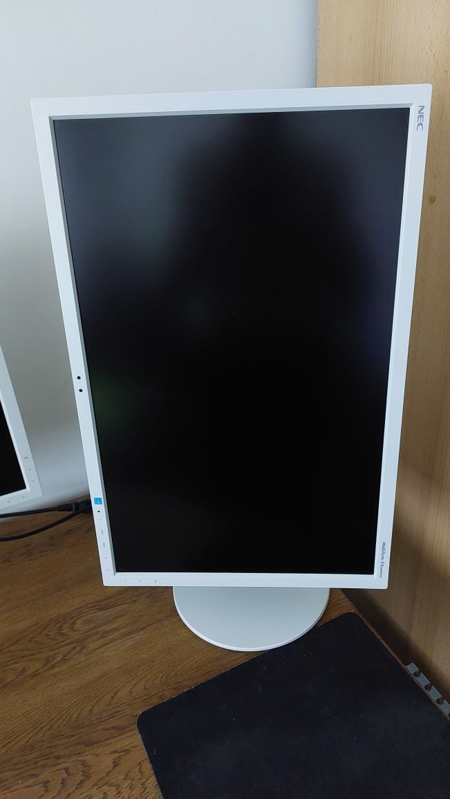2x NEC MultiSync EA244WMI