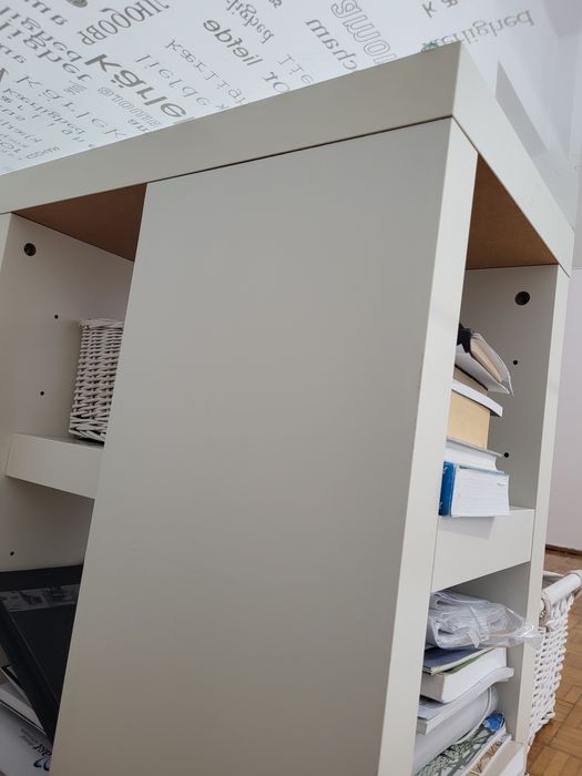 Biurko ze szklanym blatem i półeczką