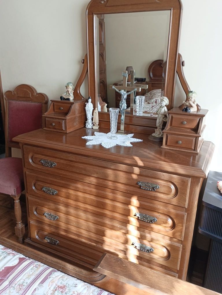 Quarto completo em madeira
