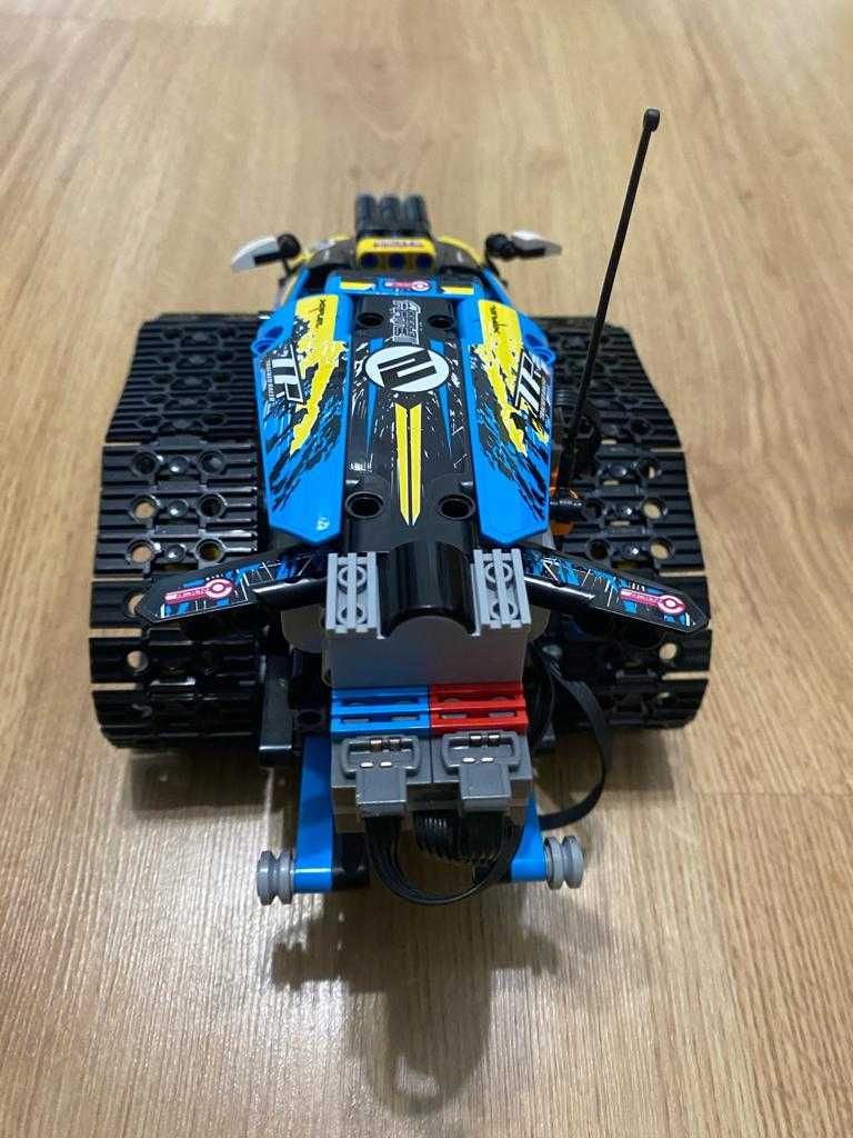 LEGO 42095 Sterowana wyścigówka kaskaderska